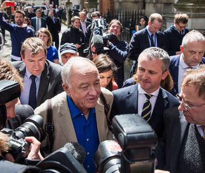 ken-livingstone-reporters